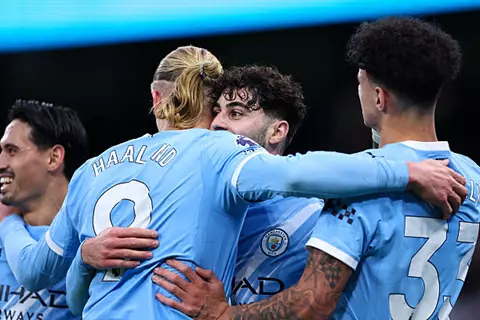  بمشاركة متأخرة لمرموش.. مانشستر سيتي ينجو من فخ ليدز في الـ+90